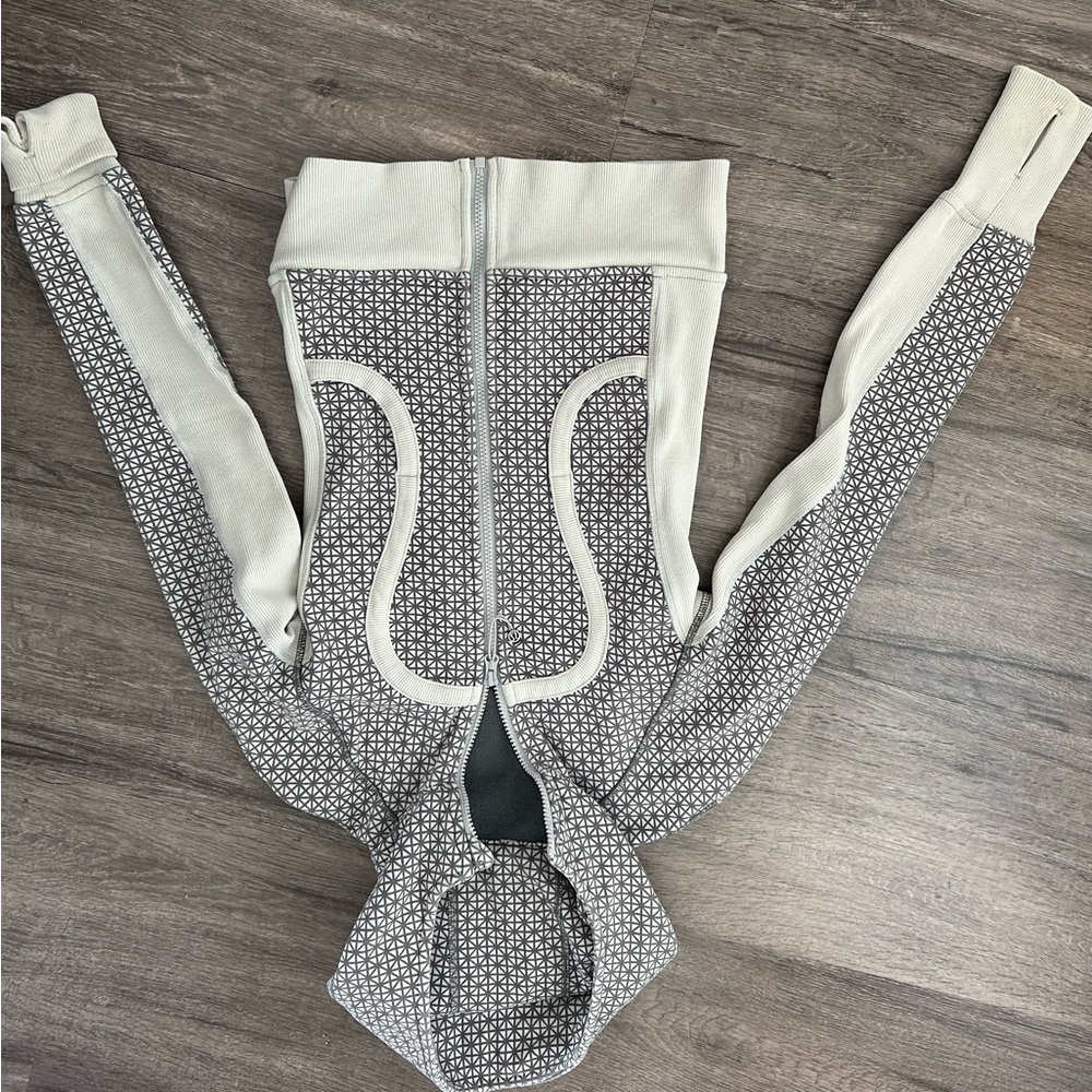 Collector rare Lululemon size 2